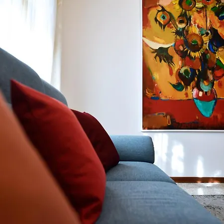 Ad Apartment