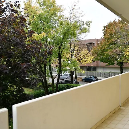Ad Apartment