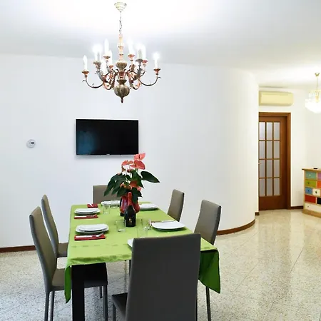Ad Apartment *